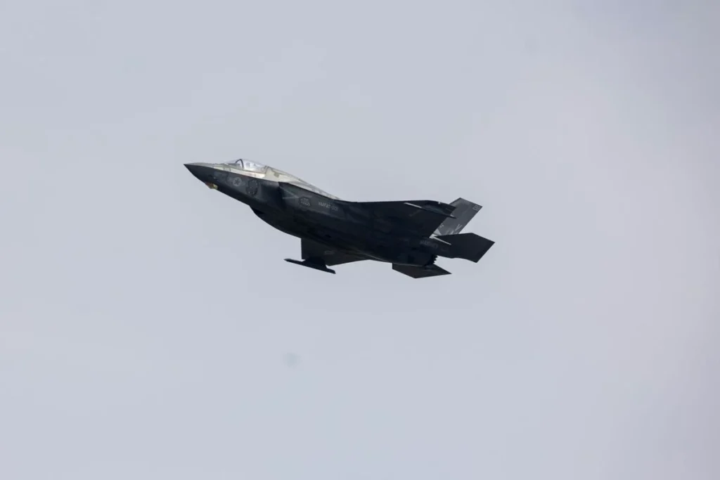 Miracle Escape: Pilot Safe After F-35 Fighter Jet Crashes in Breathtaking Video
